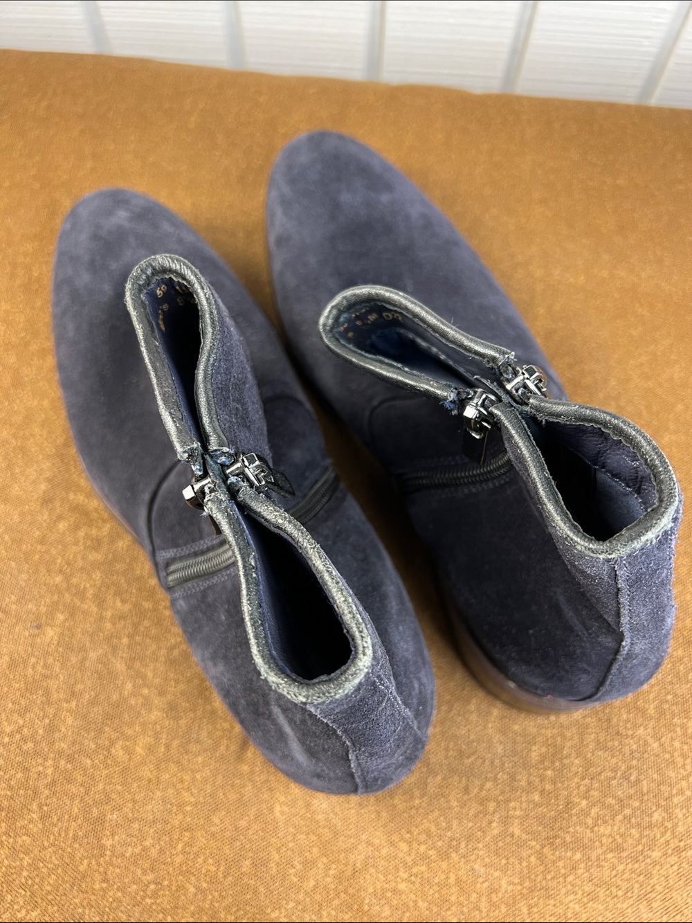Johnston & Murphy Men's Navy Suede Chukka Boots - Picture 8 of 9